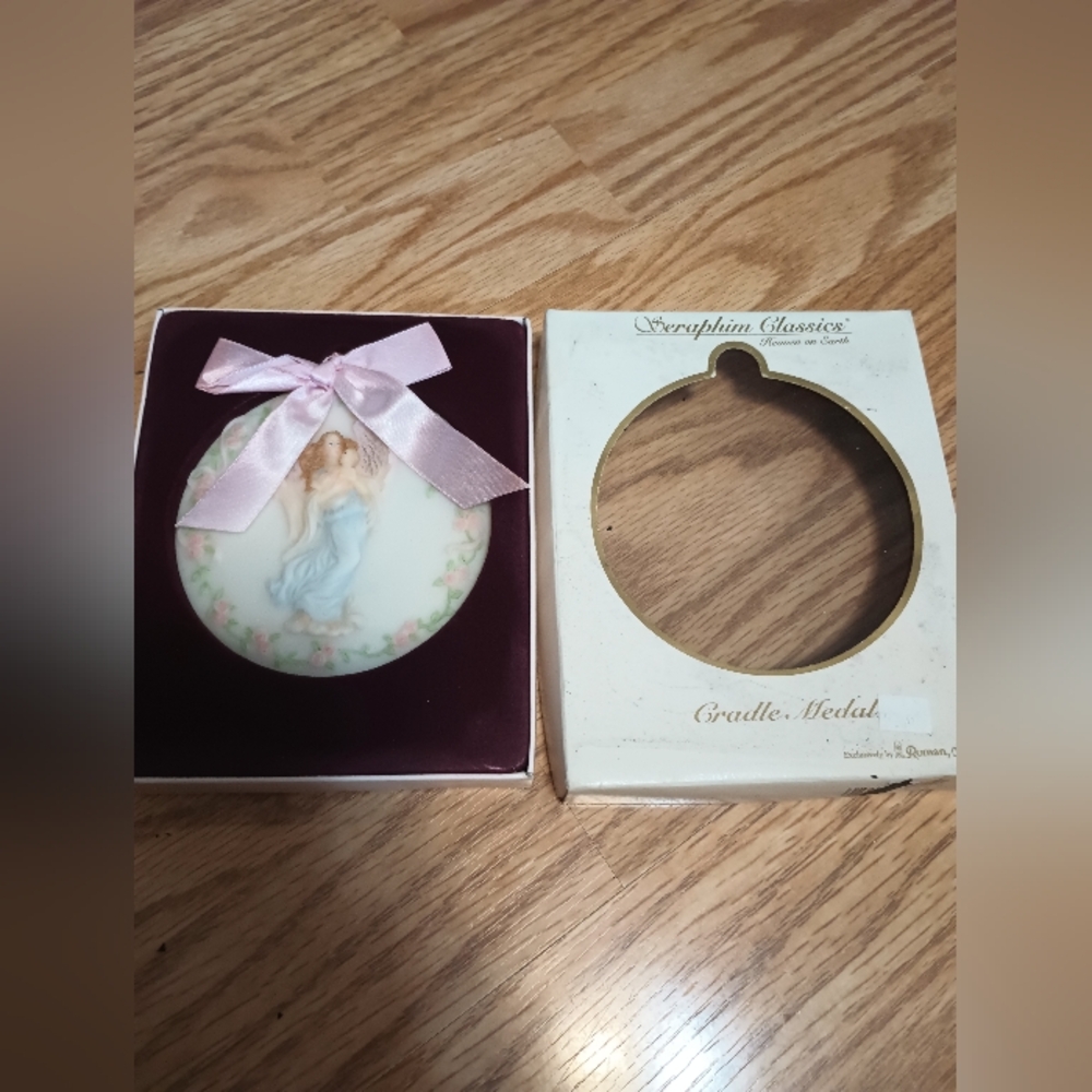 Vintage 1998 NOS Seraphim Classics Cradle Medal For Baby Girl